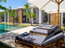 Villa Canggu Beachside Villas - Vida, terrasse de la piscine